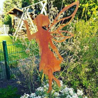 Kundenfoto zu Gartestencker - Fee mit Kusshand - Höhe Fee 55 cm - Stabhöhe 120 cm