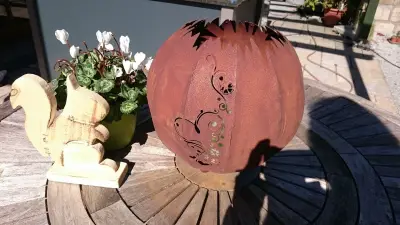 Kundenfoto zu Edelrost Kugelleuchte - Herz mit Ranke - Ø 30cm